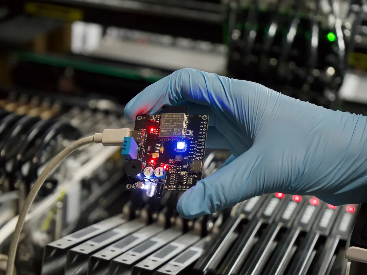 Close-up of the board between gloved fingertips
